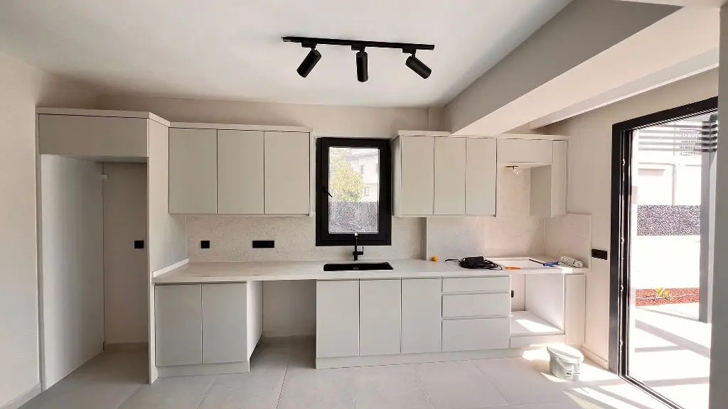 Fitted kitchen